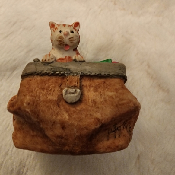 Vintage Peter Fagans Tabby Cat kitty in Dr bag made in Scotland paperweight - Picture 6 of 6